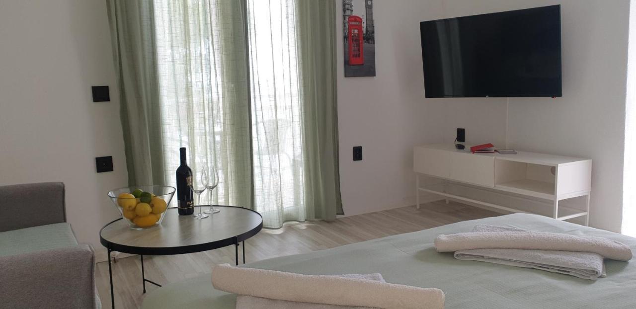 Apartma Maestral *